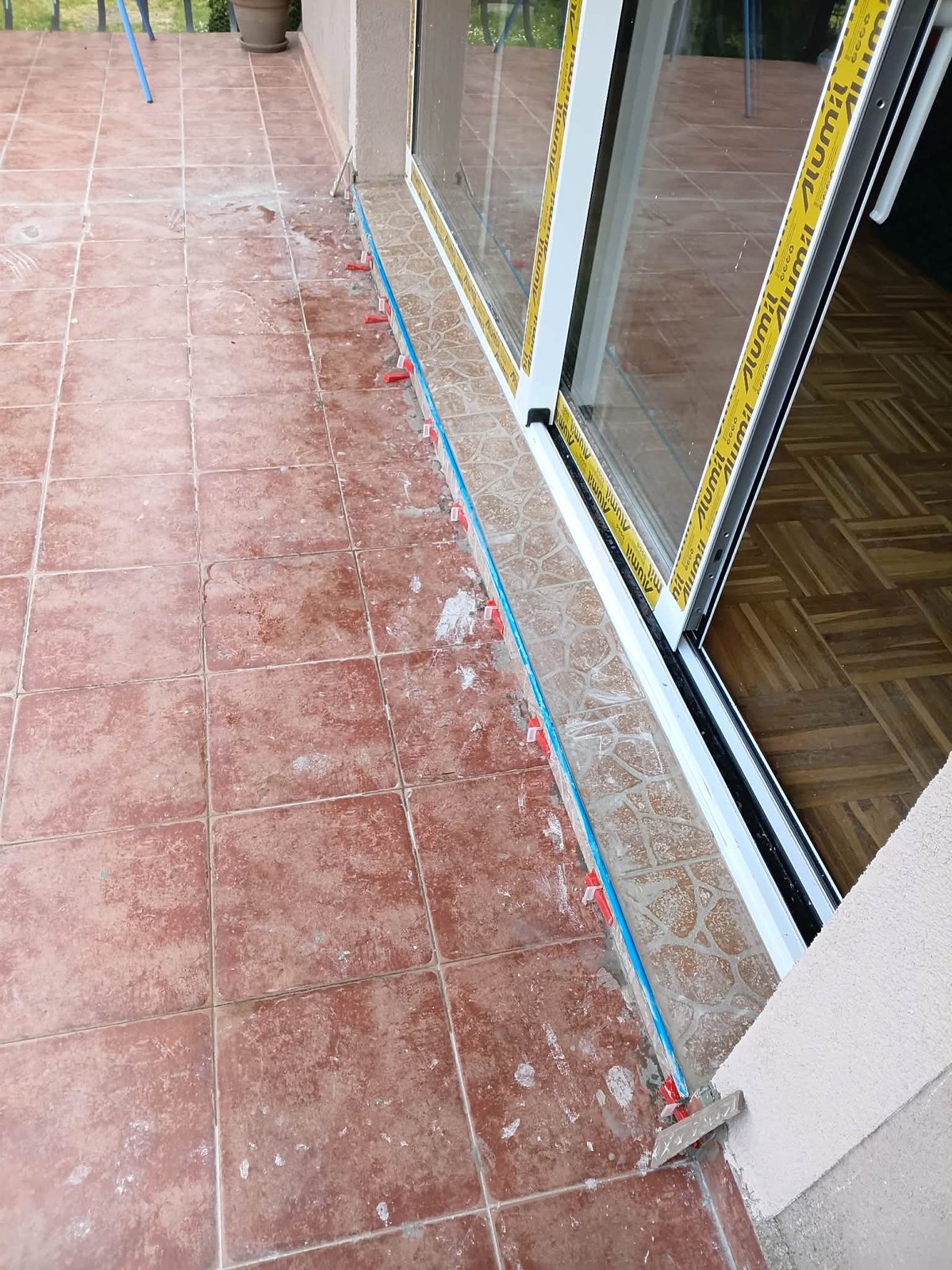 Terasa sa ugrađenim pločicama